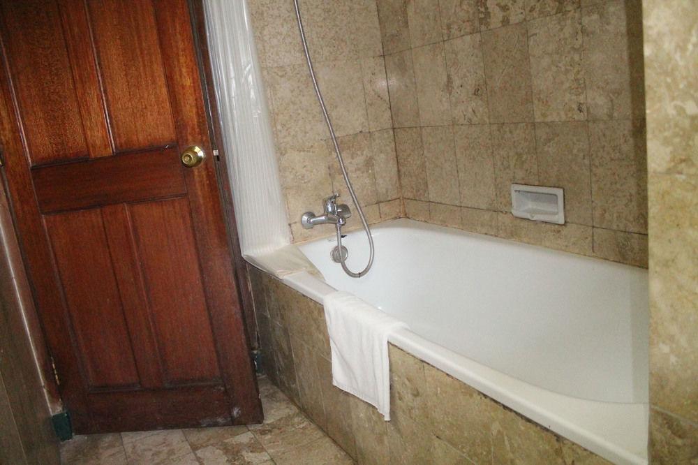 Satelit Hotel Surabaya Exterior foto