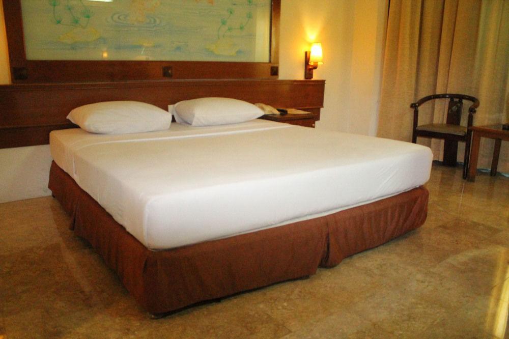 Satelit Hotel Surabaya Exterior foto