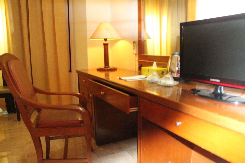 Satelit Hotel Surabaya Exterior foto